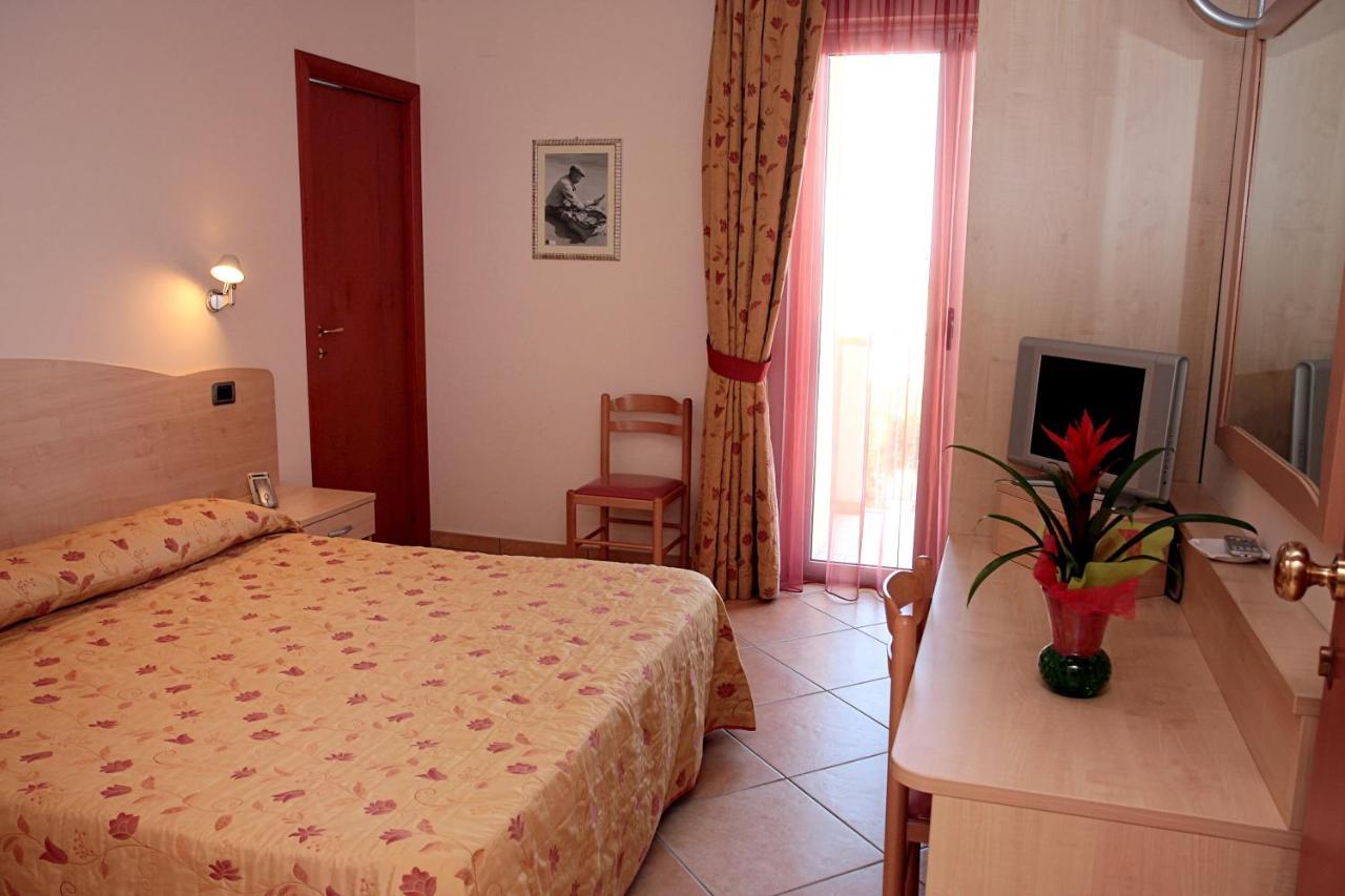 Hotel La Tartaruga Roseto Degli Abruzzi Exterior foto