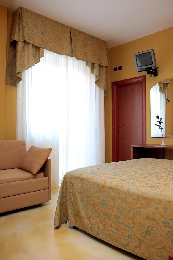 Hotel La Tartaruga Roseto Degli Abruzzi Exterior foto